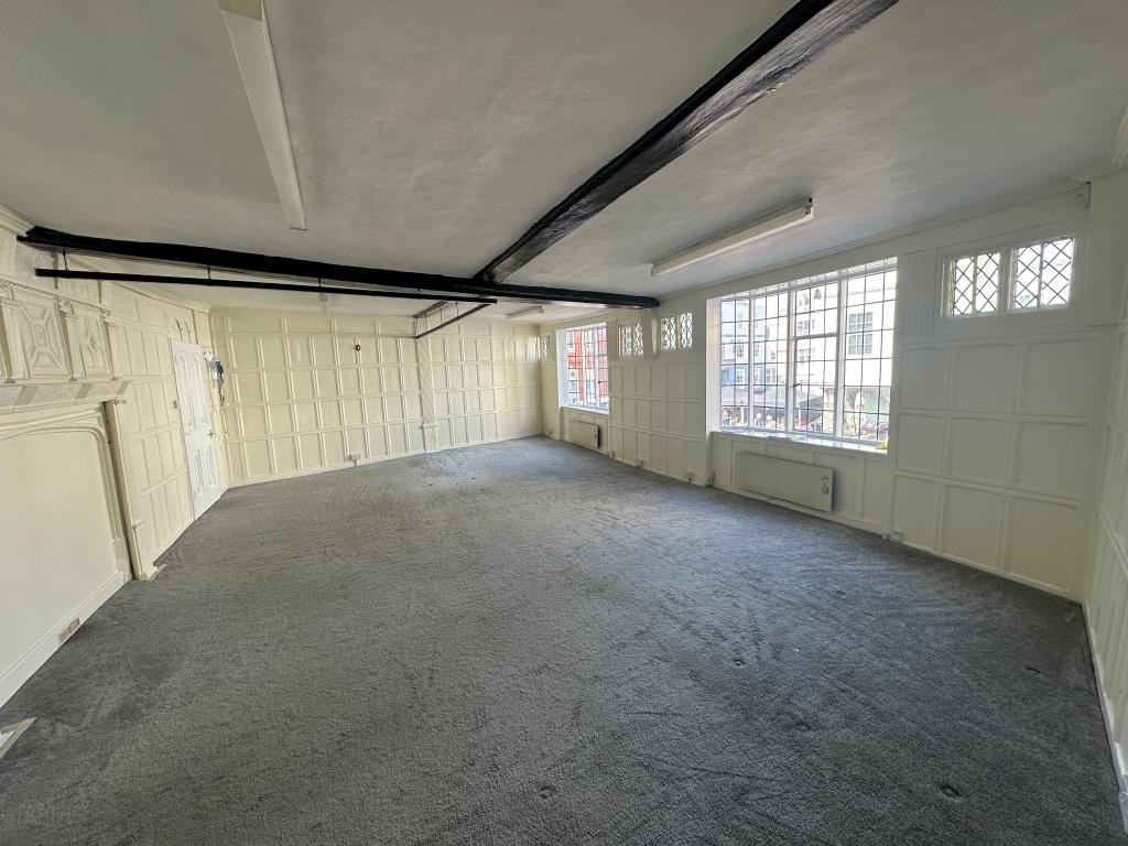 Lot: 51 - ATTRACTIVE PERIOD BUILDING IN TOWN CENTRE - Room to front of first floor with panelling
